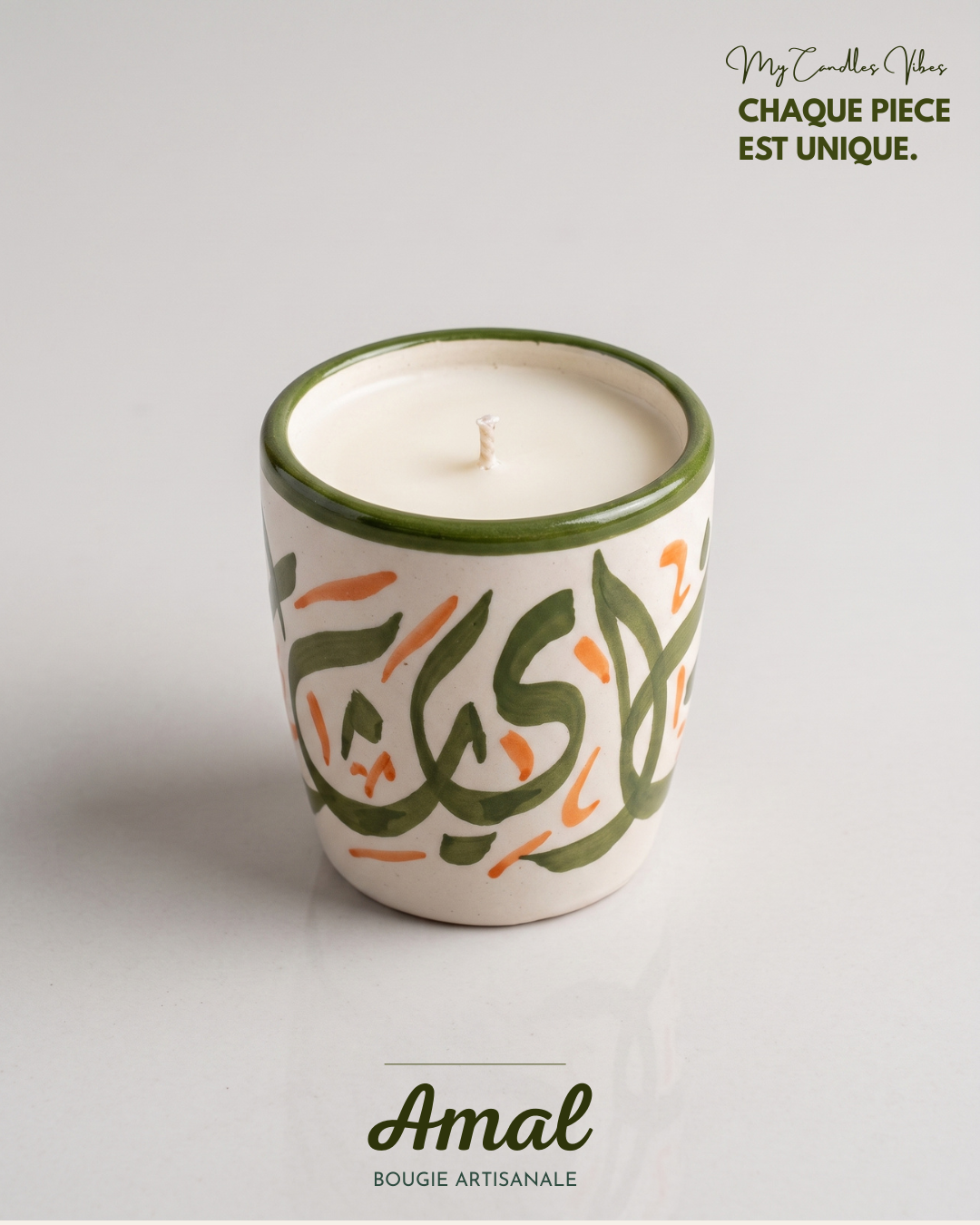 Bougie Amal, grand format en terre cuite peint main, visuel de marque My Candles Vibes, collection Fès (pièce artisanale unique)