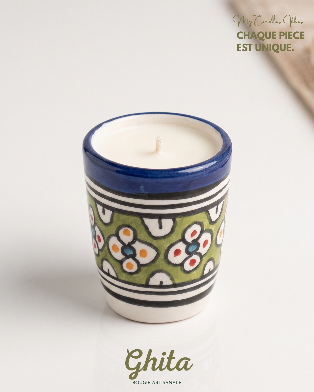 Bougie Ghita, petit format en terre cuite peint main, visuel de marque My Candles Vibes, collection Fès (pièce artisanale unique)