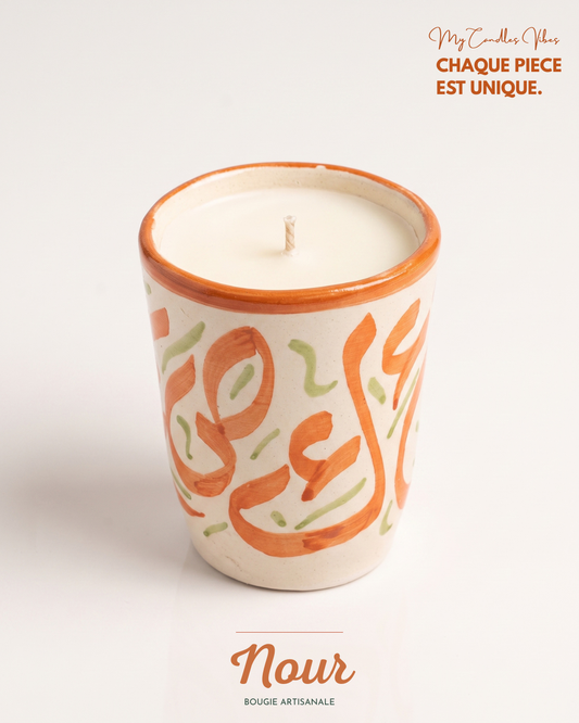 Bougie Nour, petit format en terre cuite peint main, visuel de marque My Candles Vibes, collection Fès (pièce artisanale unique)