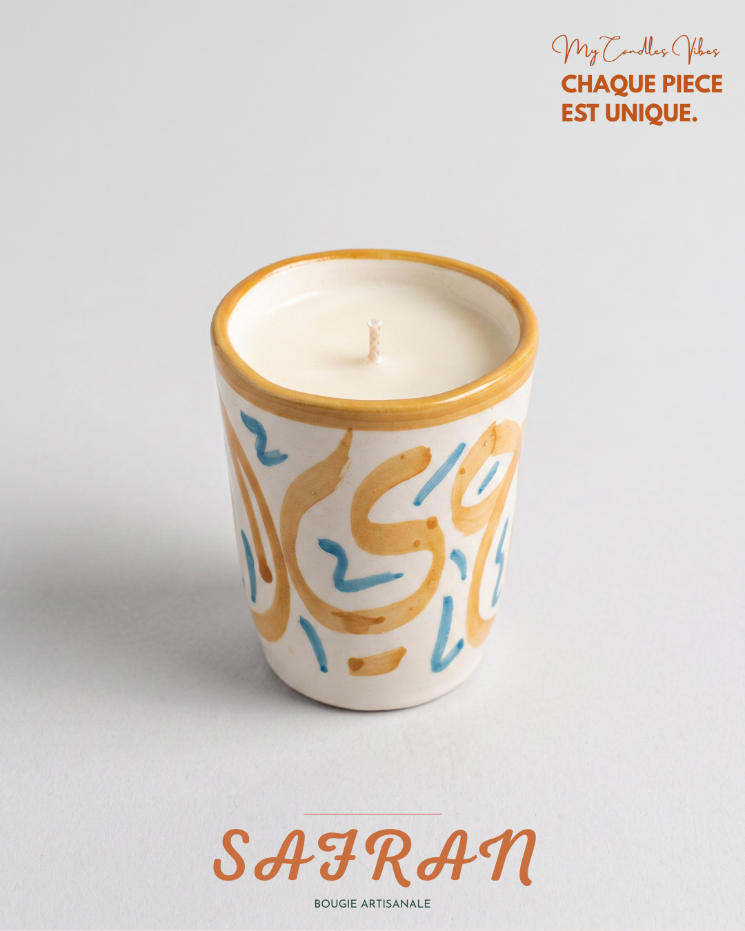 Bougie Safran, petit format en terre cuite peint main, visuel de marque My Candles Vibes, collection Fès (pièce artisanale unique)