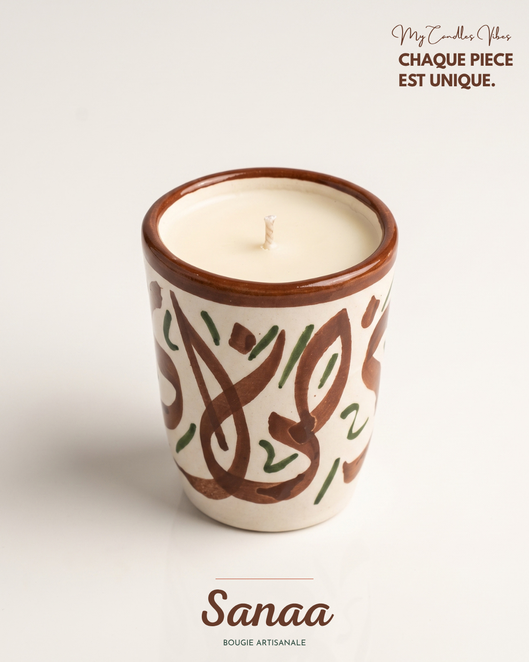 Bougie Sanaa, petit format en terre cuite peint main, visuel de marque My Candles Vibes, collection Fès (pièce artisanale unique)
