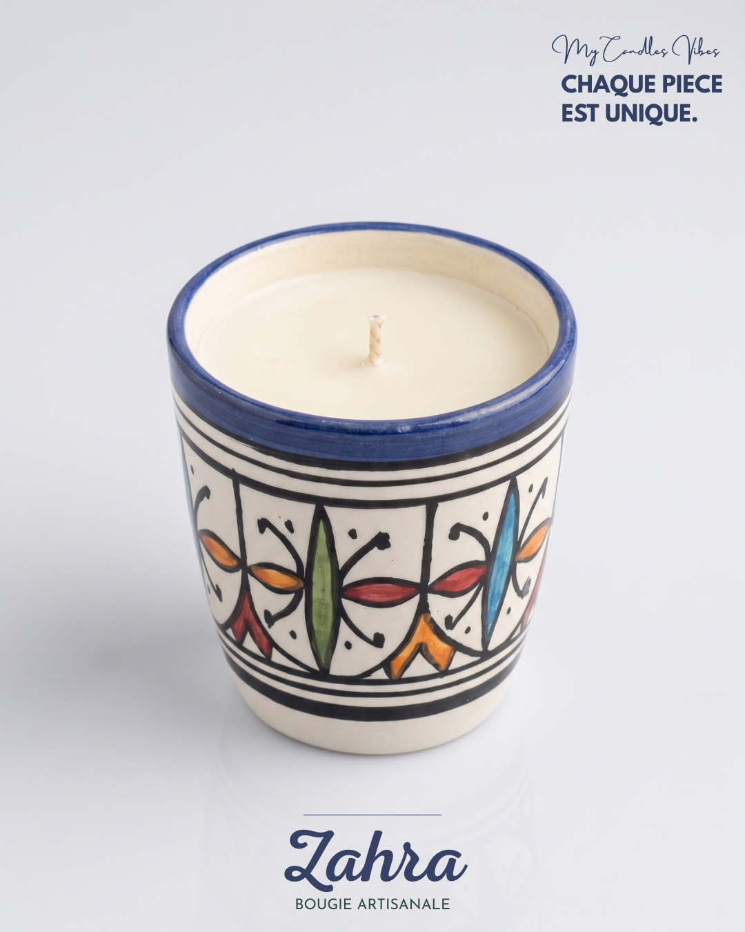 Bougie Zahra, grand format en terre cuite peint main, visuel de marque My Candles Vibes, collection Fès (pièce artisanale unique)